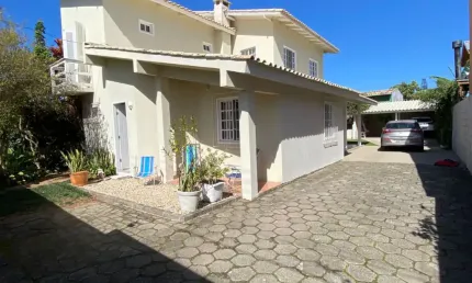 Casa com 4 quartos para alugar na Rua do Pingüim, 150, Campeche, Florianópolis