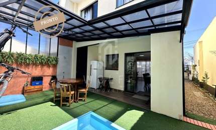 Sobrado com Piscina e Espaço Aconchegante de Fundos, 130 m², Itacolomi - Balneário Piçarras - SC