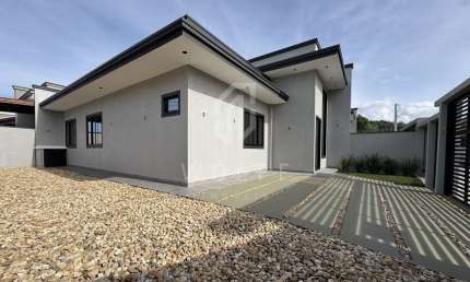 Casa de Esquina com Amplo Espaço de Terreno, 3 quartos, Itajubá - Barra Velha - SC