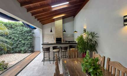 Casa à venda com 3 dormitórios à 3 min da Av. de cillos