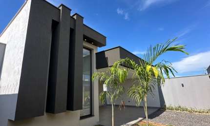 Casa alto padrão com 3 suítes e piscina à venda Beira Rio 1