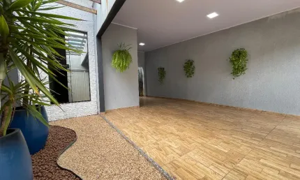 Casa 2 quartos, energia solar e ampla área externa à venda no jardim flamboyant