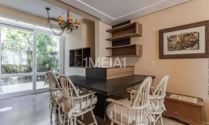 Casa em condomínio fechado com 4 quartos para alugar na Rua Conde da Figueira, 459, Vila Jardim, Porto Alegre por R$ 4.400