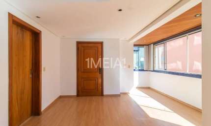 Apartamento com 3 quartos para alugar na Avenida Lavras, 599, Petrópolis, Porto Alegre por R$ 5.200