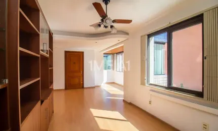 Apartamento com 3 quartos para alugar na Avenida Lavras, 599, Petrópolis, Porto Alegre por R$ 5.200