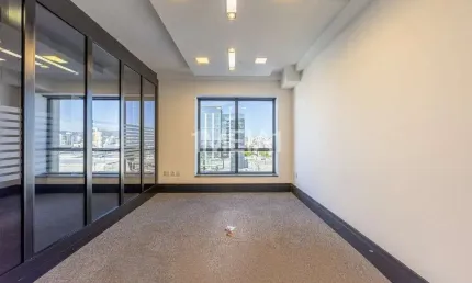 Sala comercial para alugar na Avenida Borges de Medeiros, 2500, Praia de Belas, Porto Alegre por R$ 4.000