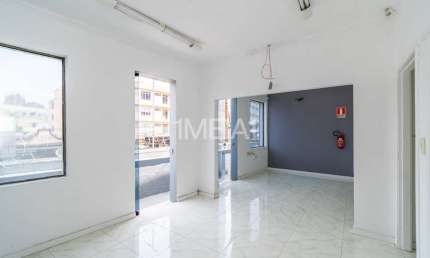 Sala comercial para alugar na Avenida Benjamin Constant, 1809, São João, Porto Alegre por R$ 4.000