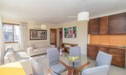 Apartamento com 3 quartos para alugar na Rua Atanásio Belmonte, 515, Boa Vista, Porto Alegre por R$ 4.250