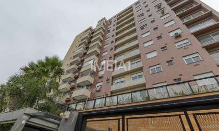 Apartamento com 3 quartos para alugar na Rua Roque Calage, 247, Passo da Areia, Porto Alegre por R$ 4.000
