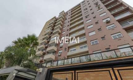 Apartamento com 3 quartos para alugar na Rua Roque Calage, 247, Passo da Areia, Porto Alegre por R$ 4.200