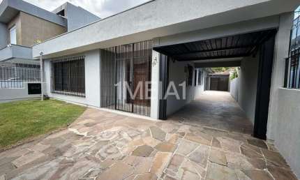 Casa comercial para alugar na Rua Líbia, 187, Vila Ipiranga, Porto Alegre por R$ 6.900