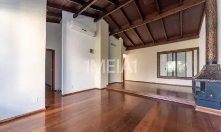 Casa com 4 quartos para alugar na Rua Indianápolis, 240, Três Figueiras, Porto Alegre por R$ 8.000