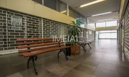 Ponto comercial para alugar na rua vinte e quatro de outubro, 1557, auxiliadora, porto alegre por r$ 2.070