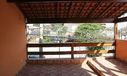 Excelente sobrado no coração do bairro de veleiros.