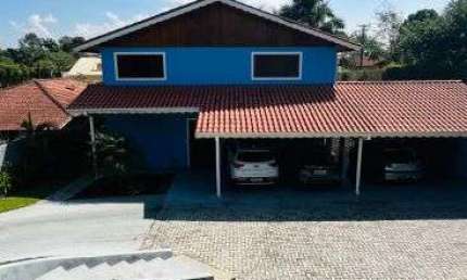 Este esplêndido refúgio no condomínio fechado de alto padrão, Fazenda da Ilha