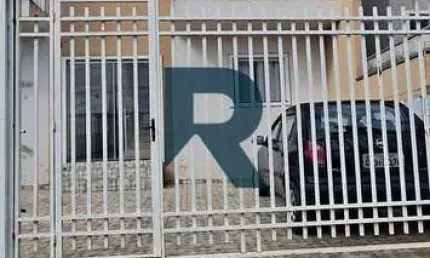 CASA COM 2 QUARTOS À VENDA NO PARQUE REAL – QUINTAL COBERTO E 62M²