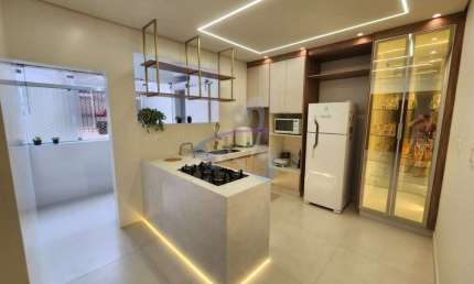 Apartamento de 02 dormitórios, 1 suíte na Ponta da Praia