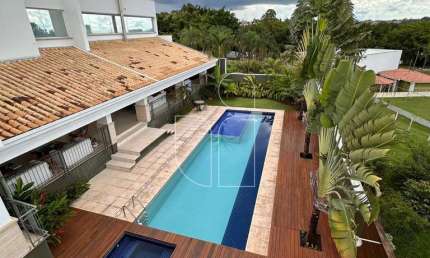 Casa em Condomínio em Parque das Esmeraldas - Marília, SP,Descrição do Imóvel  Esta impressionante residência de 800m² combina sofisticação, conforto e acabamentos de altíssimo padrão, proporcionando 
