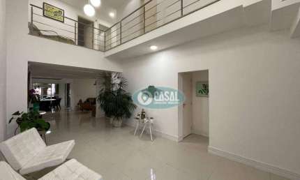 Casa em Camboinhas com 04 Quartos, Piscina e Churrasqueira
