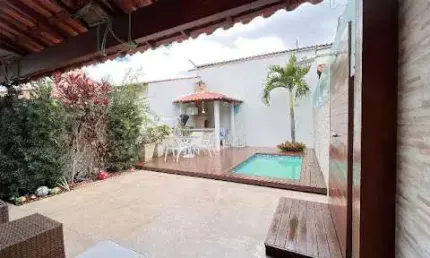 Casa com 03 Quartos à Venda em Itaipu - Niterói/RJ.