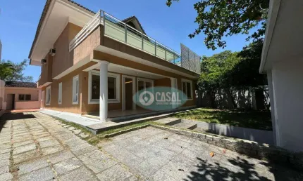 Casa em Itacoatiara com 05 Quartos há Pouquíssimos Passos da Praia!