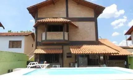 Casa em Itaipu com 05 Quartos, Churrasqueira e Piscina
