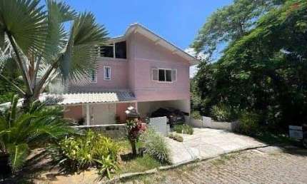 Casa com 04 Quartos à venda em Pendotiba - Niterói/RJ.