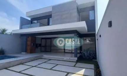 Casa em Camboinhas com 03 Quartos Sendo 03 Suítes com Piscina e Churrasqueira!