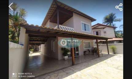 Casa em Condomínio com 04 Quartos em Itaipu com Piscina e Churrasqueira!