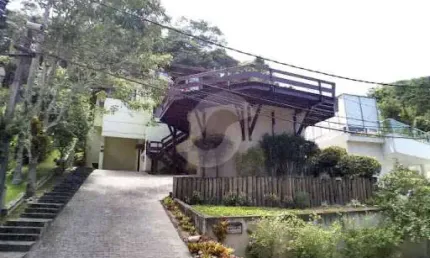 Casa em Condomínio com 03 Quartos à Venda em Itaipu - Niterói/RJ