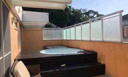 Cobertura com 03 Quartos a Poucos Metros da Praia de Itacoatiara