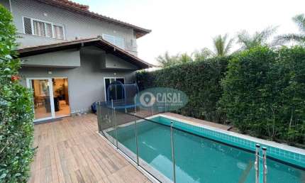 Casa em Condomínio com 04 Suítes, Quintal e Piscina em Itaipu.