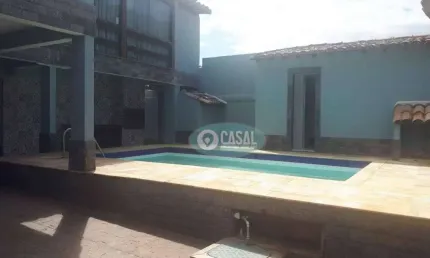 Casa com 05 Quartos, Piscina, Sauna e Churrasqueira em Piratininga.