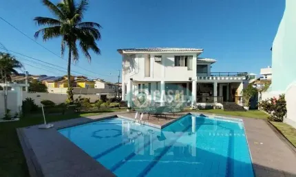 Casa com 05 Quartos, Piscina e Churrasqueira em Camboinhas - Niterói/RJ