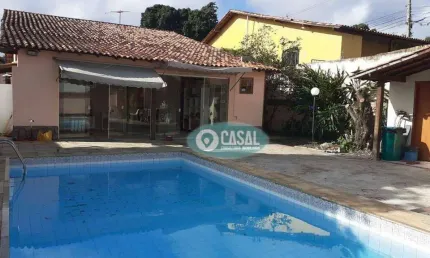 Casa Linear em Pendotiba com 03 Quartos, Piscina e Churrasqueira.