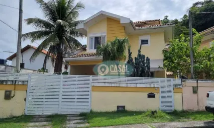 Casa com 03 Quartos à Venda em Piratininga com Piscina e Churrasqueira!
