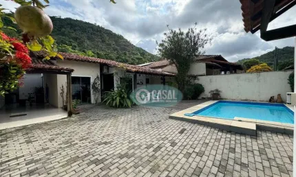 Casa Linear em Piratininga com 04 Quartos, Piscina e Quintalzão, Pertinho do Túnel (Charitas x Cafubá)!