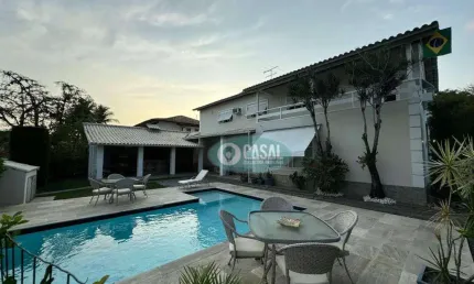 Casa em Condomínio com 06 Quartos, Piscina, Sauna, Churrasqueira e Quintalzão!