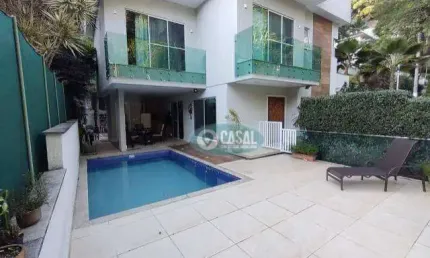 Casa em Condomínio com 03 Quartos sendo 03 Suítes à Venda.