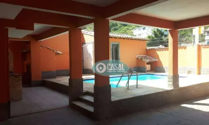 Casa com 07 Quartos sendo 05 Suítes, Hidromassagem, Piscina, Churrasqueira e Sauna, em Piratininga.