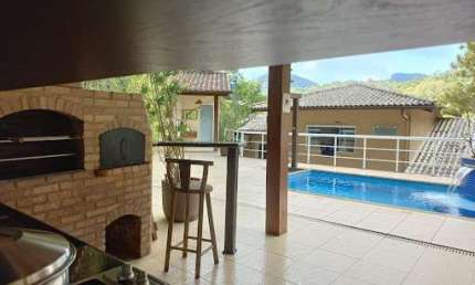 Casa em Condomínio com 04 Quartos à Venda em Pendotiba - Niterói/RJ.