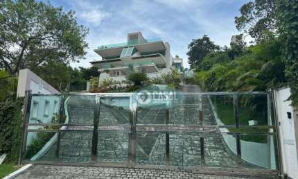 Casa em Condomínio com 05 Quartos, Piscina, Sauna, Churrasqueira e Linda Vista da Lagoa de Piratininga