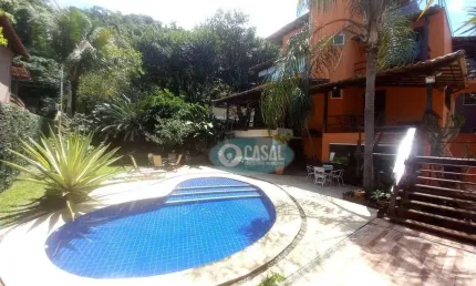 Casa com 04 Quartos à Venda em Condomínio Fechado em Piratininga