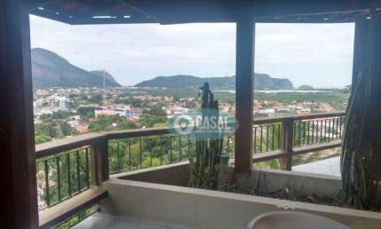 Casa com 04 Quartos à Venda em Itaipu - Niterói - RJ.