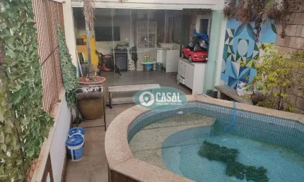 Cobertura com 03 Quartos, Piscina e Churrasqueira em Prédio na Frente da Praia de Icaraí.