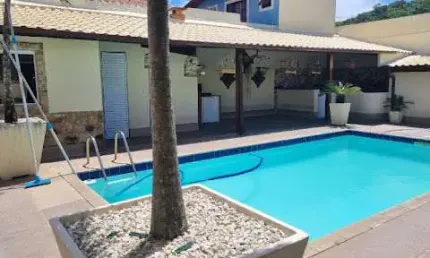 Casa com 03 Suítes à Venda em Itaipu com Piscina, Sauna e Churrasqueira!