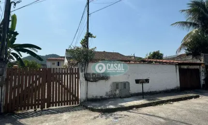 Conjunto de 06 Kitnets com 01 Casa Independente com piscina e quintal em Itaipu!