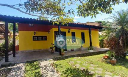 Casa Linear em Condomínio com 03 Quartos, Piscina e Churrasqueira em Várzea das Moças - Niterói/RJ.