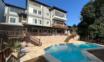 Casa em condomínio com 06 quartos, piscina, sauna, churrasqueira em itaipu - niterói/rj.