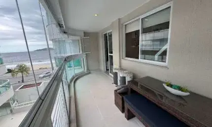 Apartamento Frente Mar em Piratininga com 02 Quartos e Varandão.